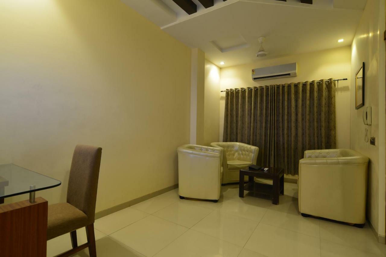 Hotel Jhankar Palace Dhule Zewnętrze zdjęcie